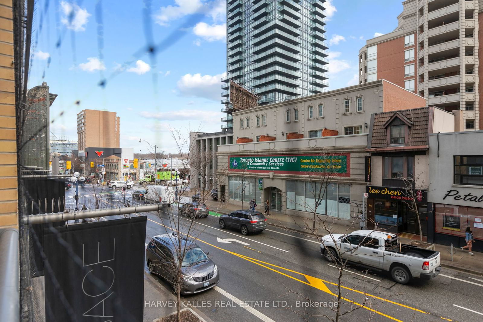 18 Yorkville Ave, unit 215 for rent