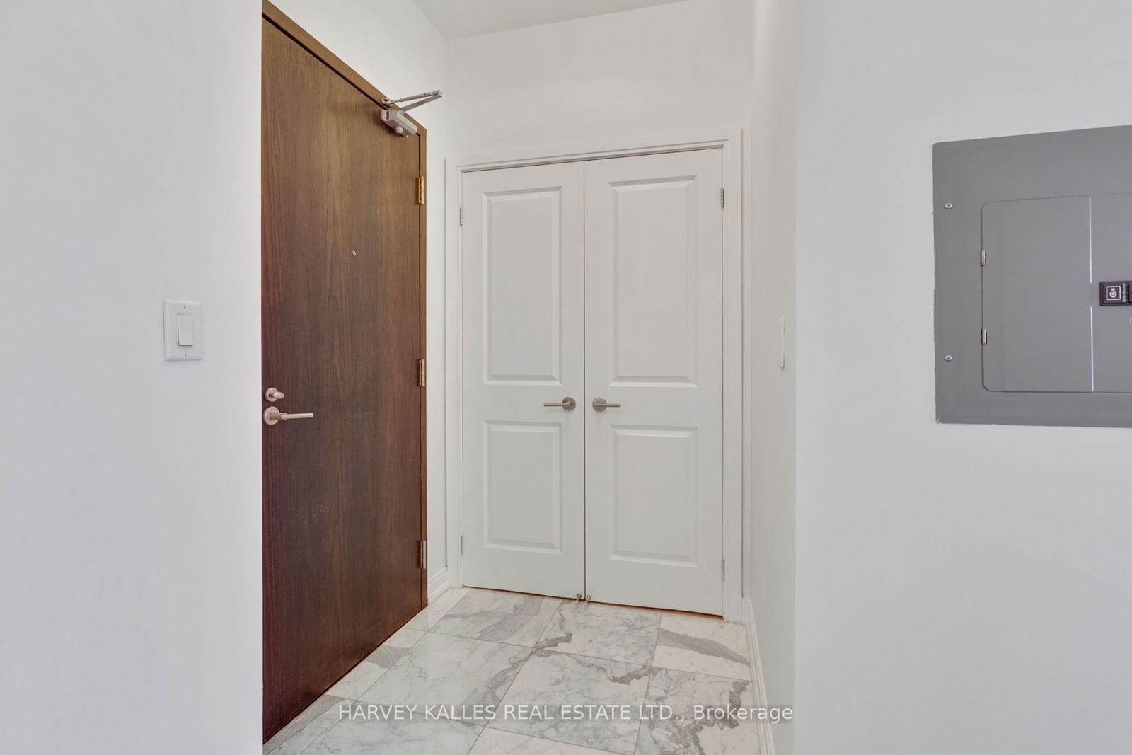 18 Yorkville Ave, unit 215 for rent