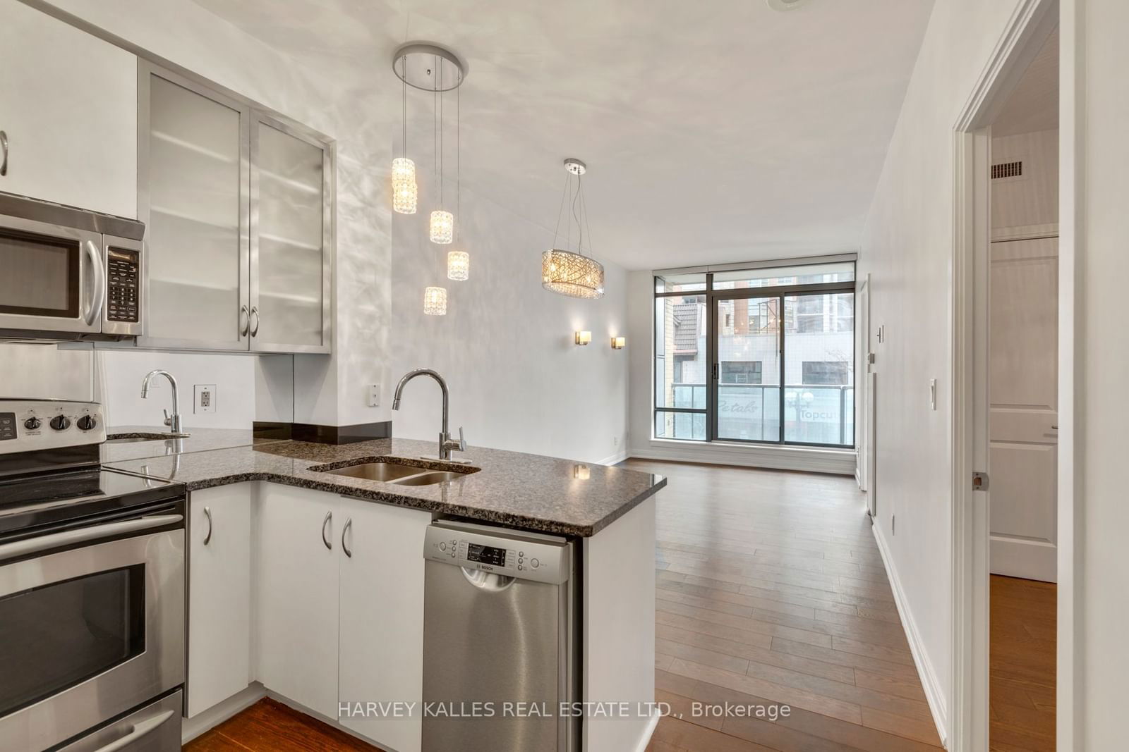 18 Yorkville Ave, unit 215 for rent