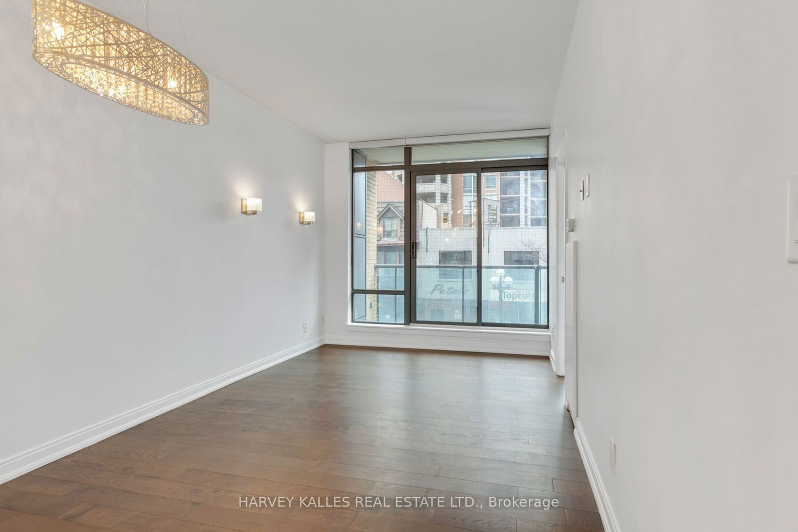 18 Yorkville Ave, unit 215 for rent