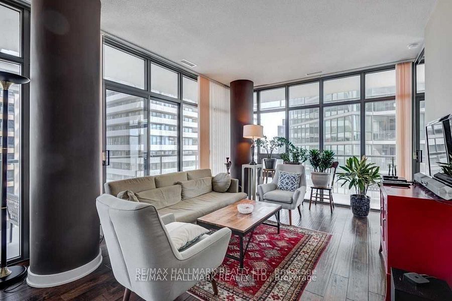 33 Charles St E, unit 2908 for rent