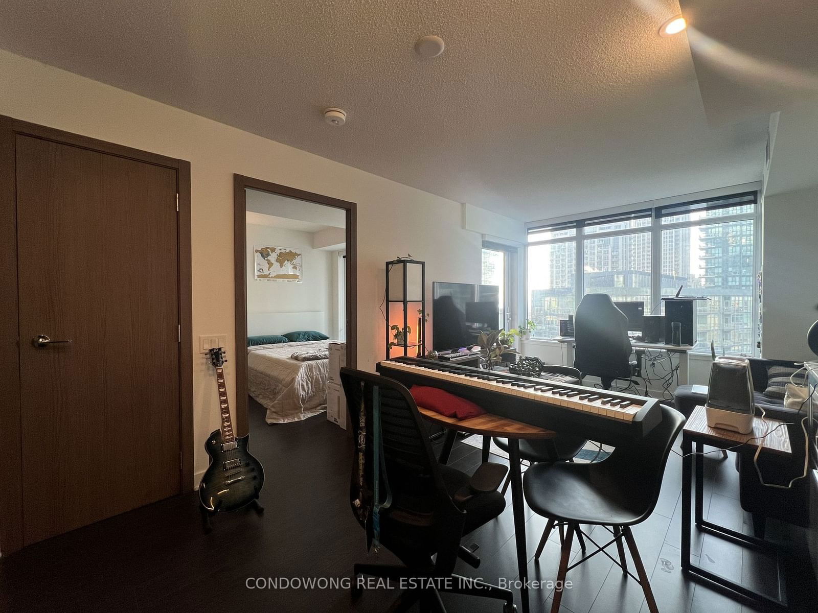 19 Bathurst St, unit 1815 for rent