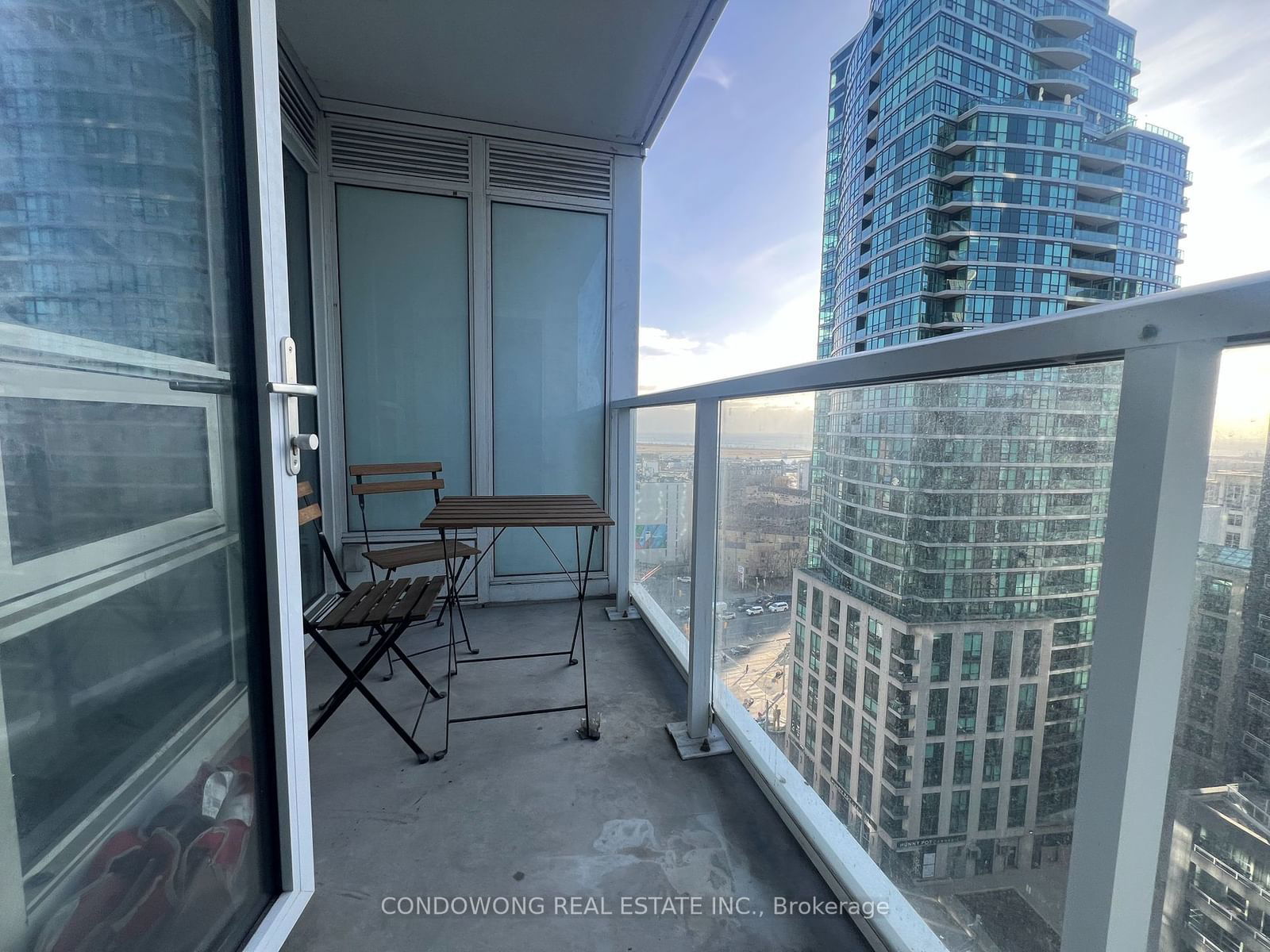 19 Bathurst St, unit 1815 for rent