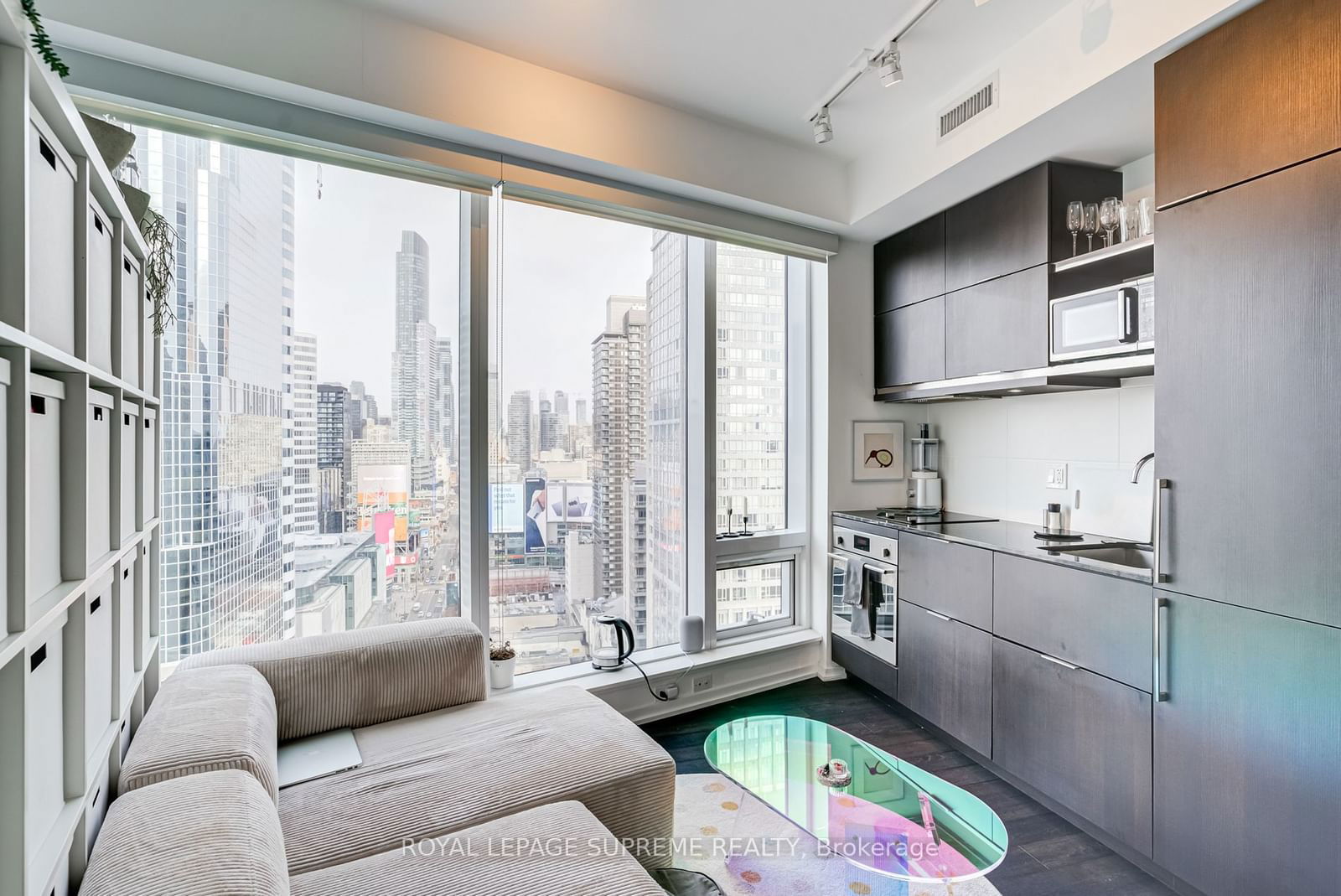 197 Yonge St, unit 2112 for rent