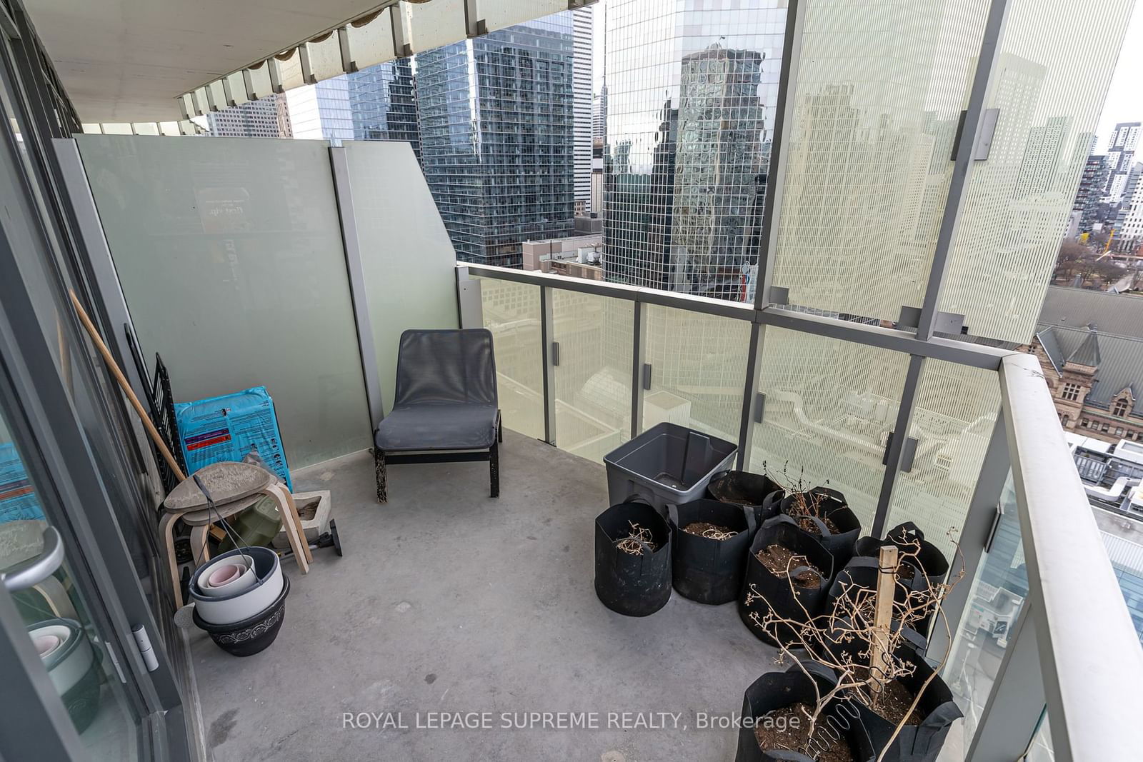 197 Yonge St, unit 2112 for rent