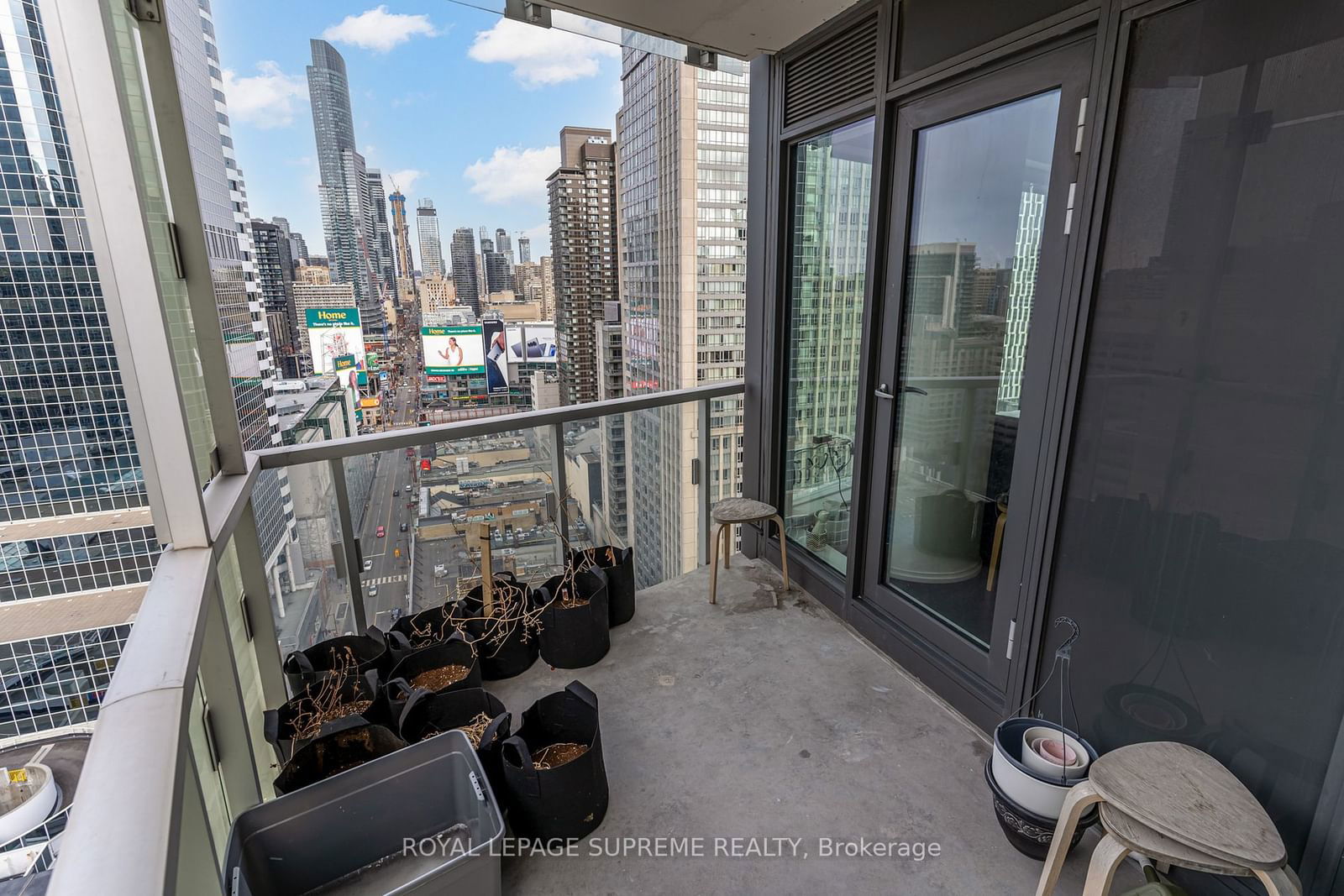 197 Yonge St, unit 2112 for rent