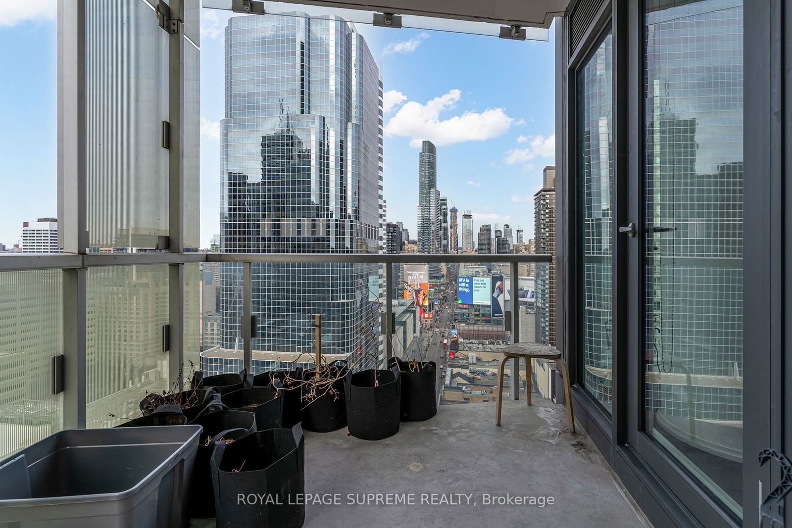 197 Yonge St, unit 2112 for rent