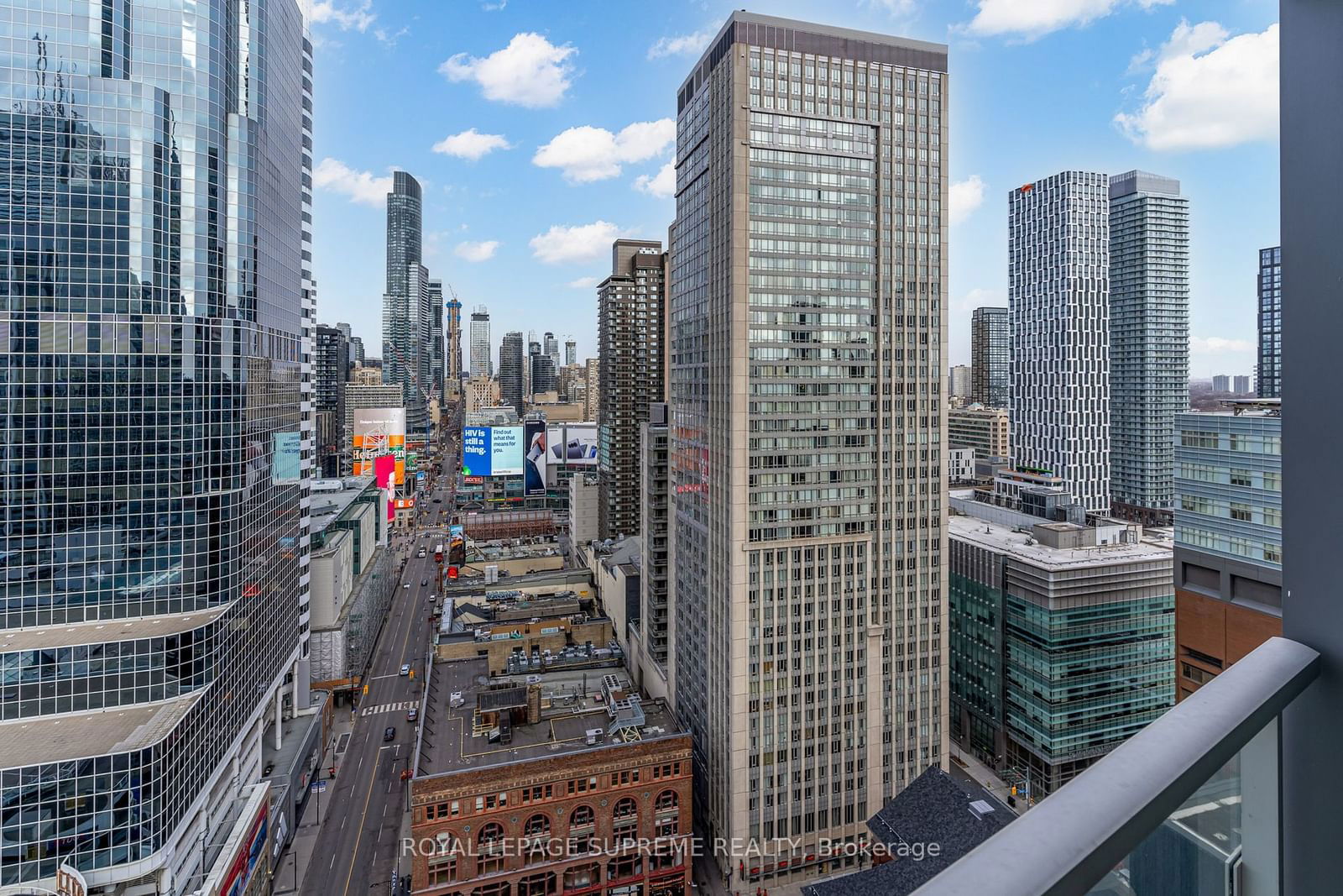 197 Yonge St, unit 2112 for rent