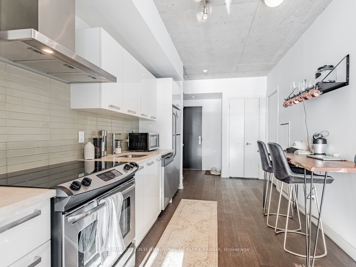 95 Bathurst St, unit 717 for rent