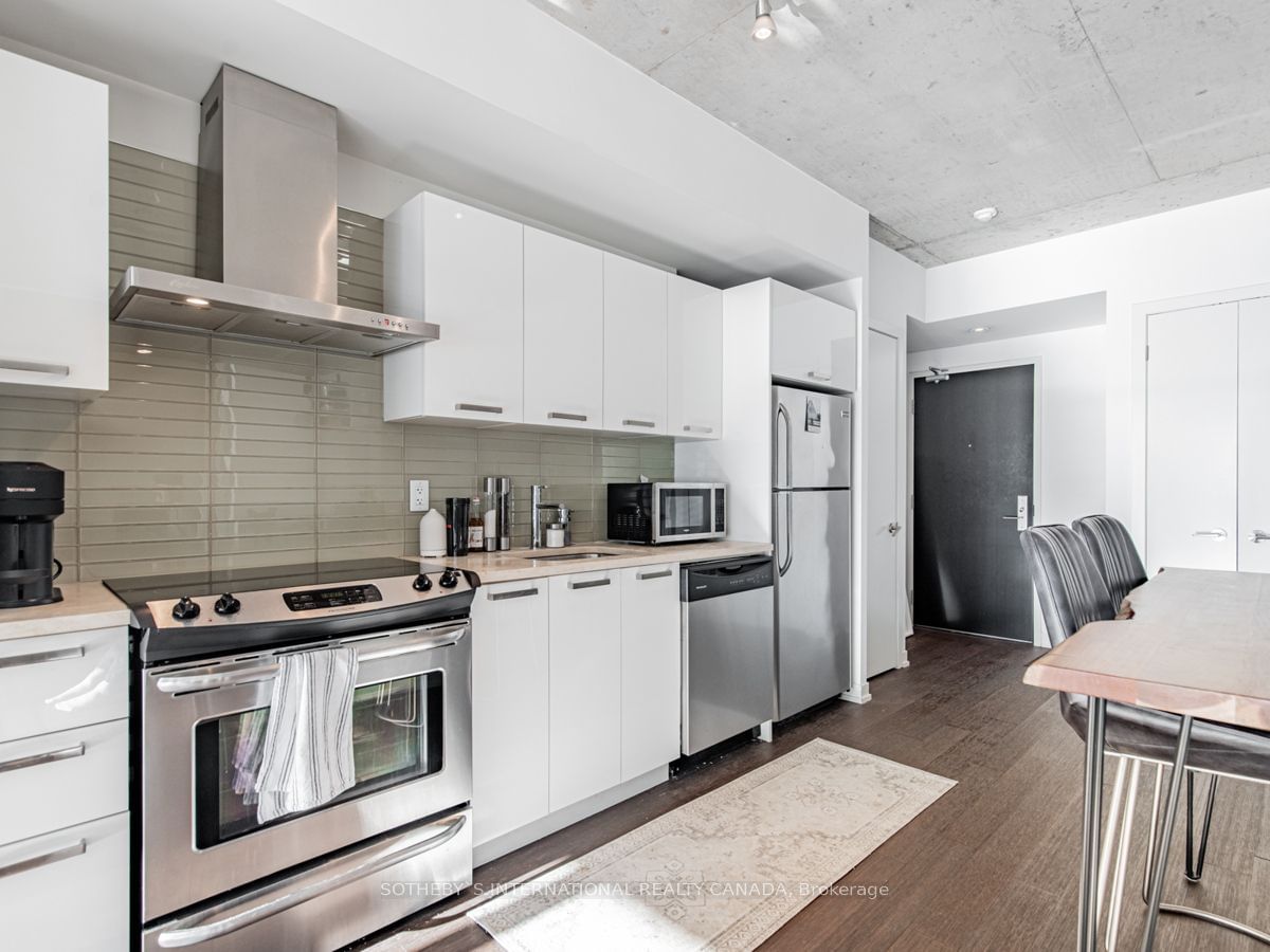 95 Bathurst St, unit 717 for rent