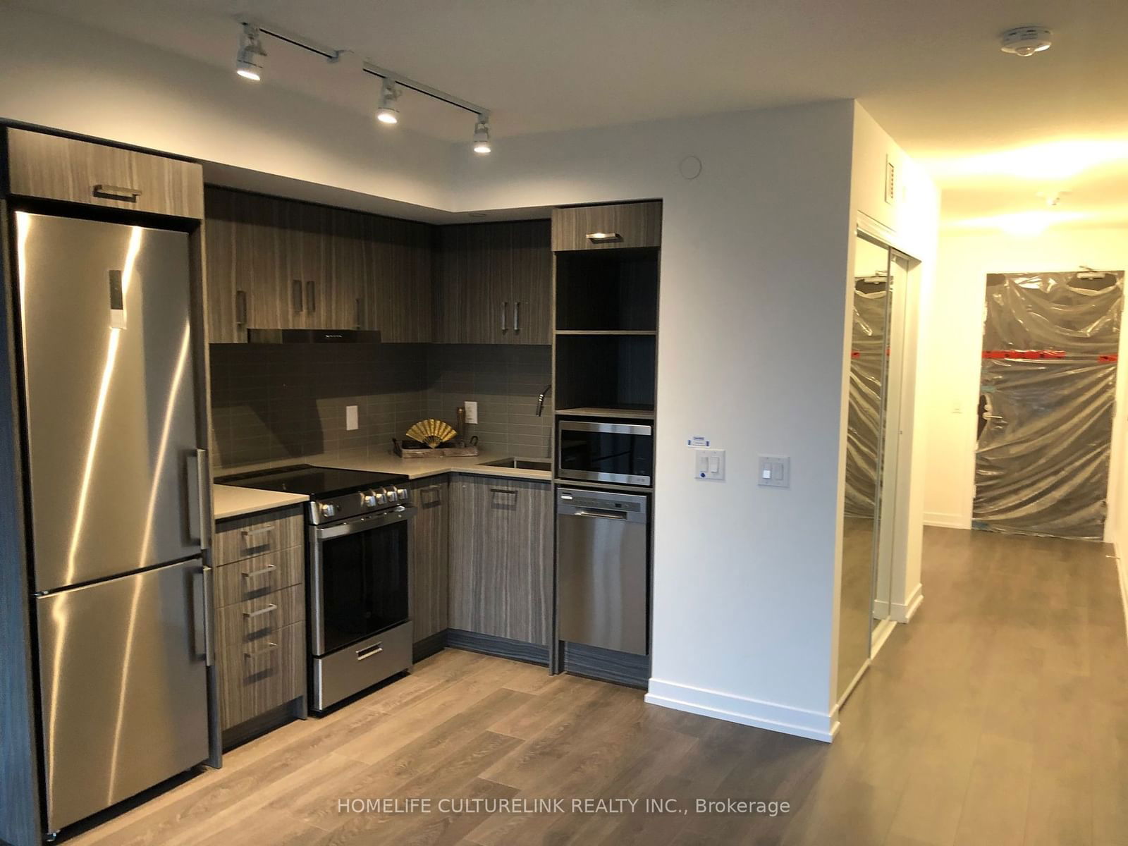 219 Dundas St E, unit 1802 for rent