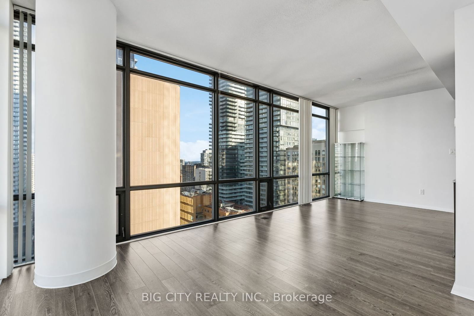 37 Grosvenor St, unit 2407 for rent