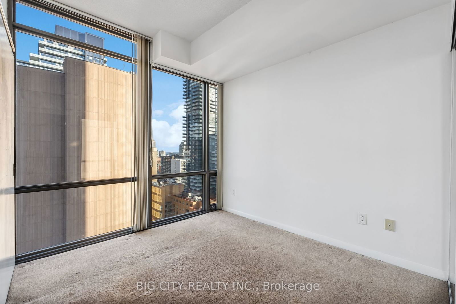 37 Grosvenor St, unit 2407 for rent