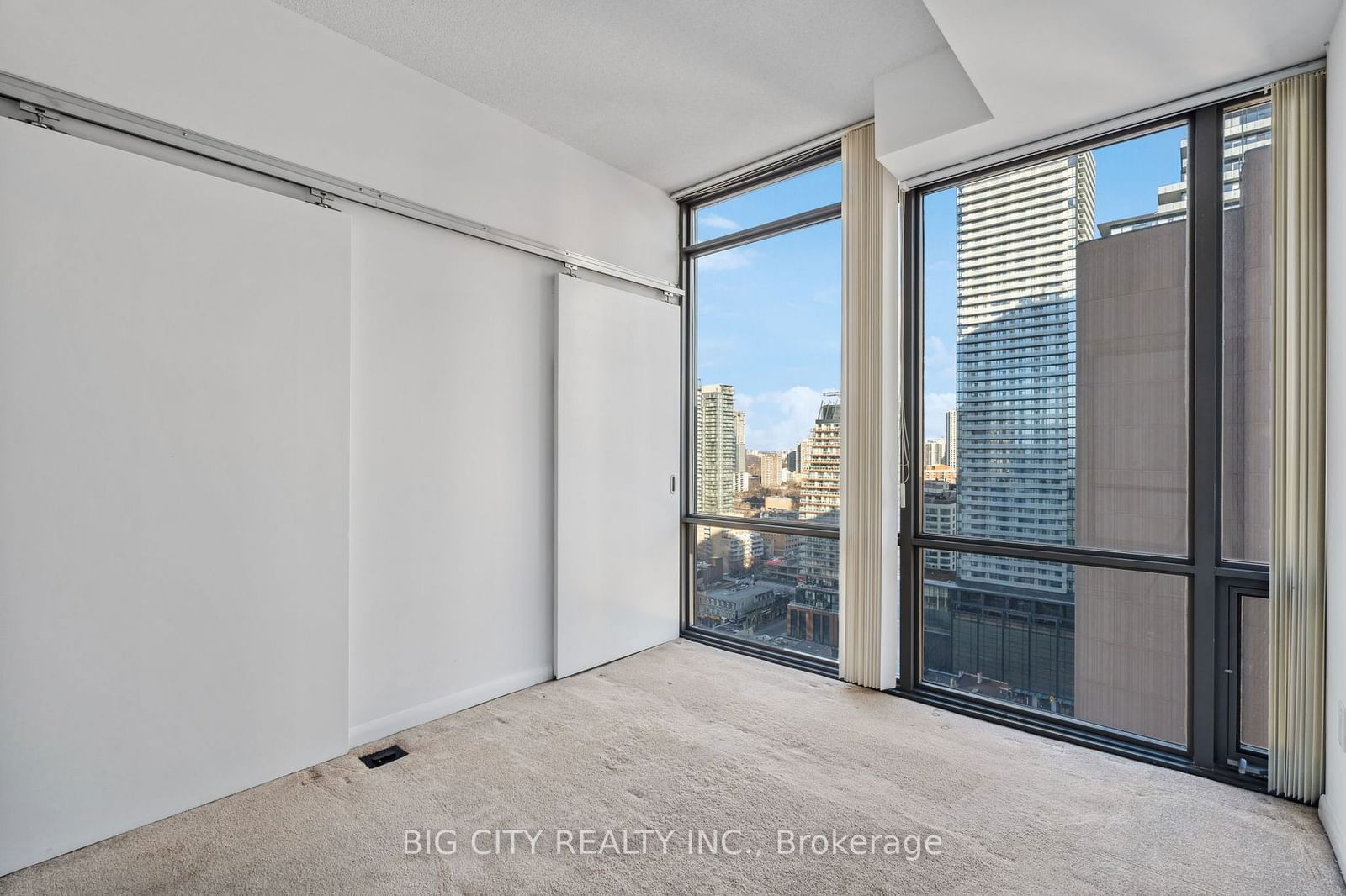 37 Grosvenor St, unit 2407 for rent