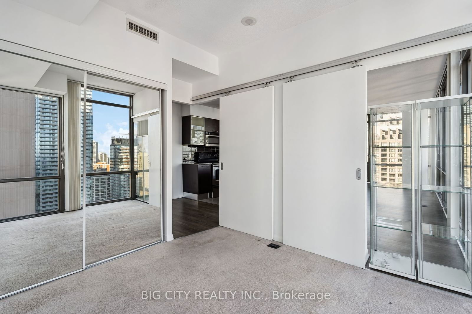 37 Grosvenor St, unit 2407 for rent