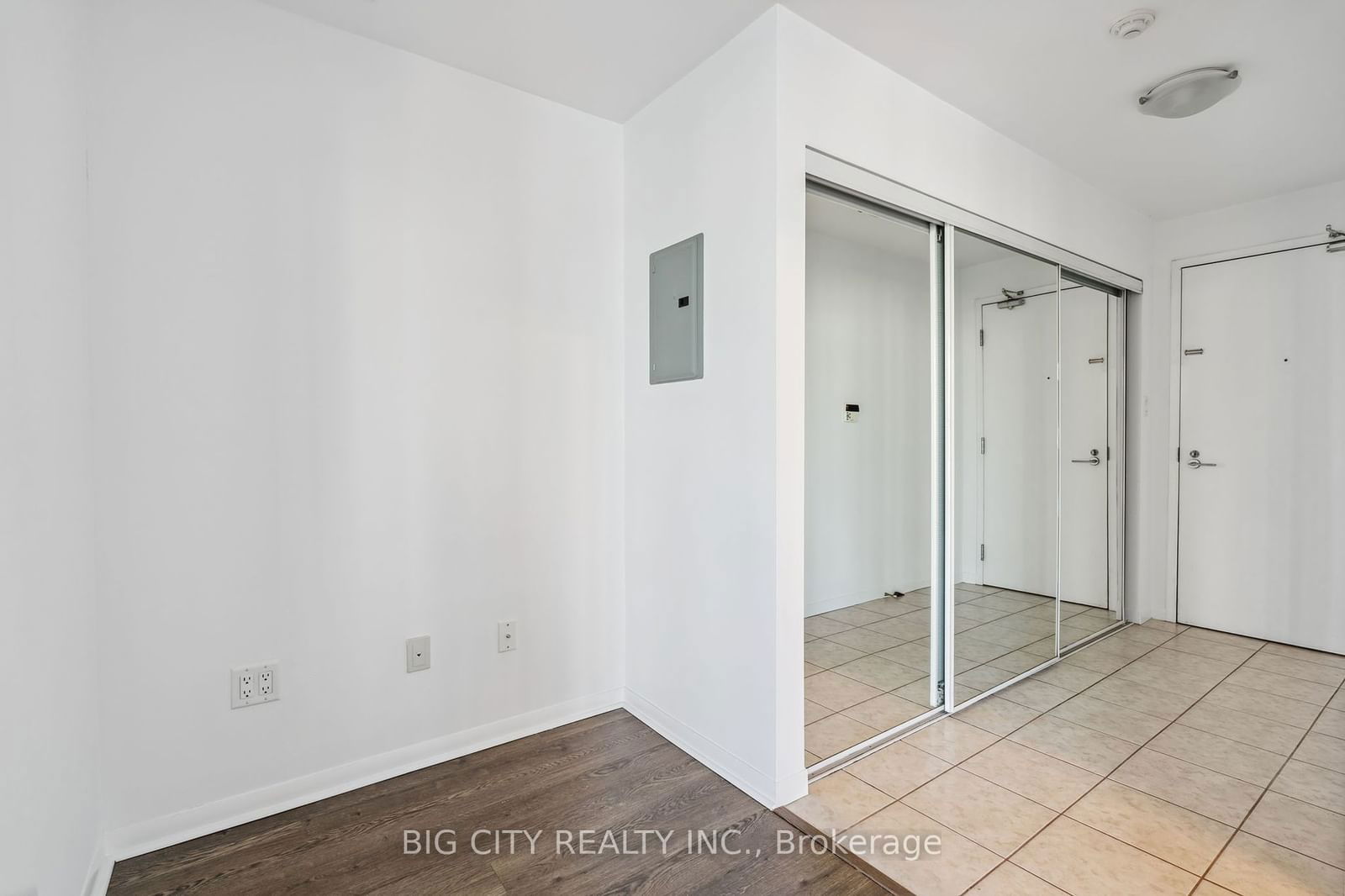 37 Grosvenor St, unit 2407 for rent