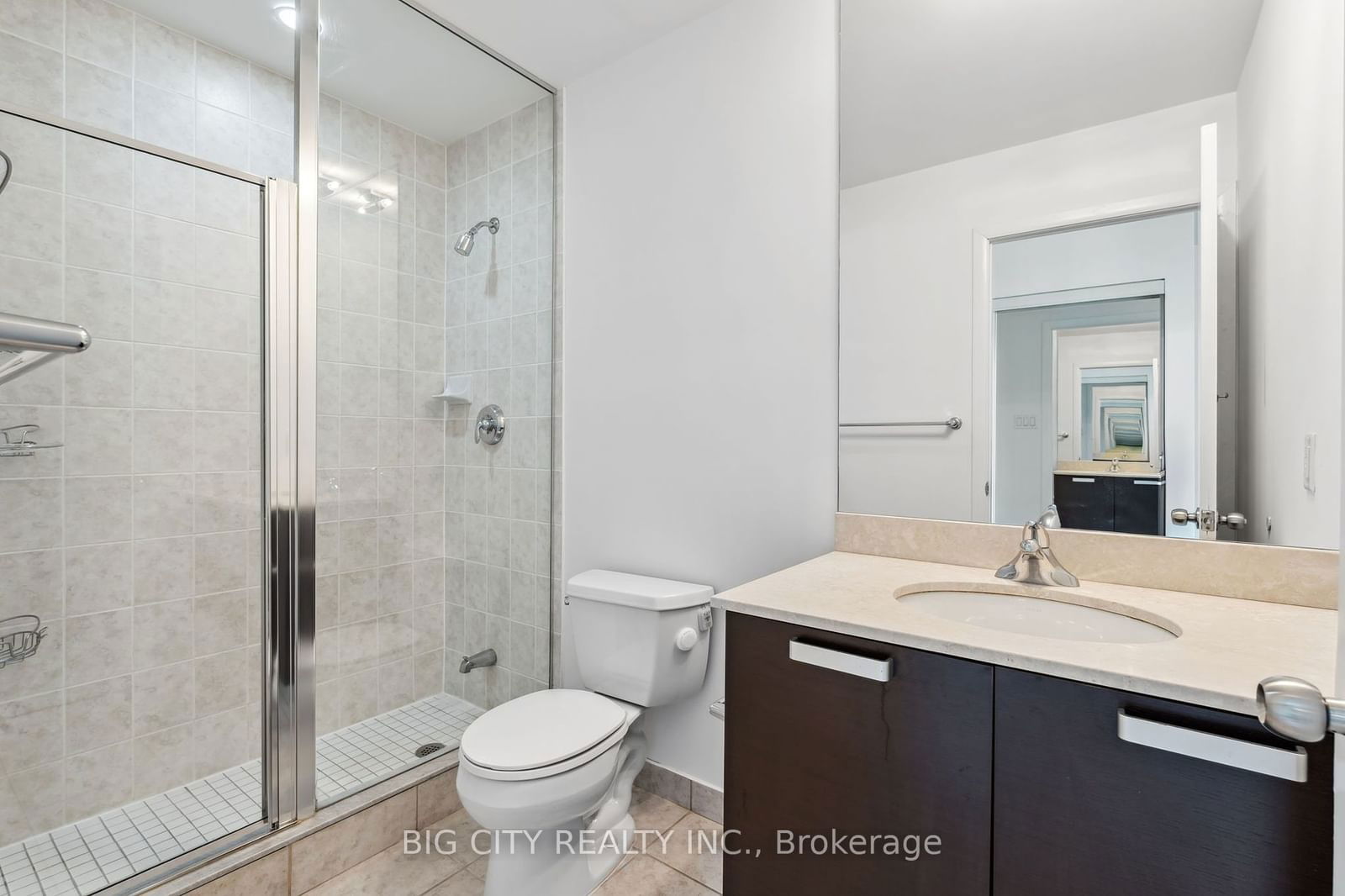 37 Grosvenor St, unit 2407 for rent