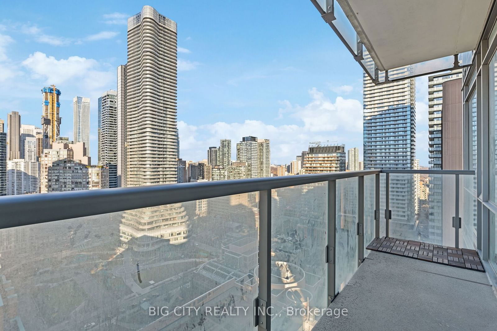 37 Grosvenor St, unit 2407 for rent