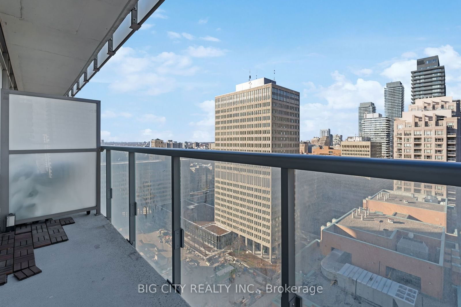 37 Grosvenor St, unit 2407 for rent