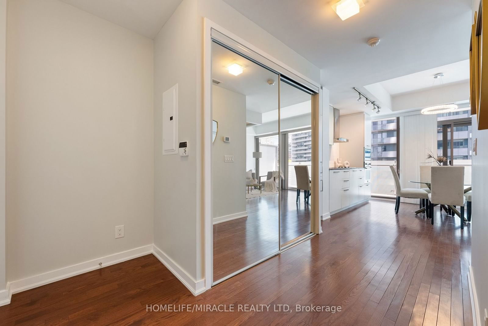 14 YORK St, unit 1912 for rent