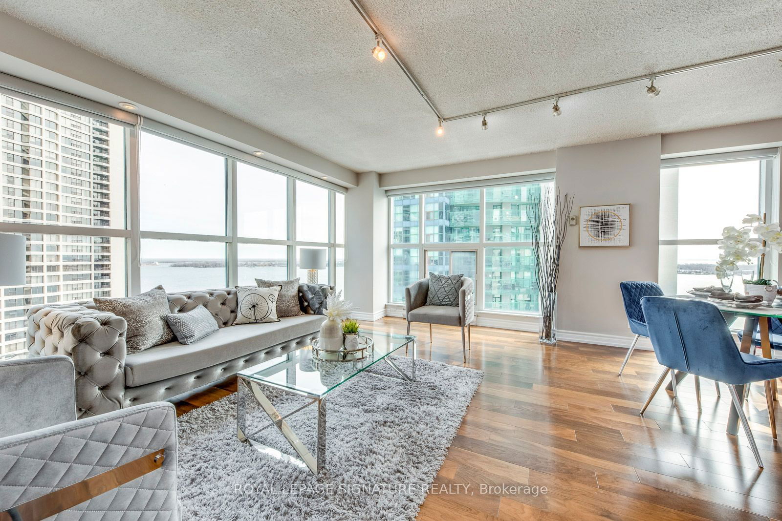 77 Harbour Sq, unit 2207 for sale