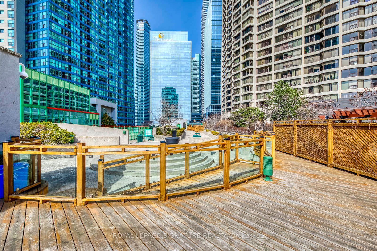 77 Harbour Sq, unit 2207 for sale