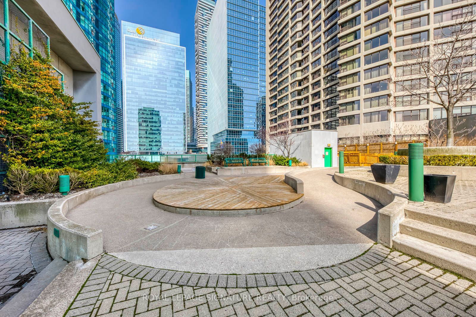 77 Harbour Sq, unit 2207 for sale