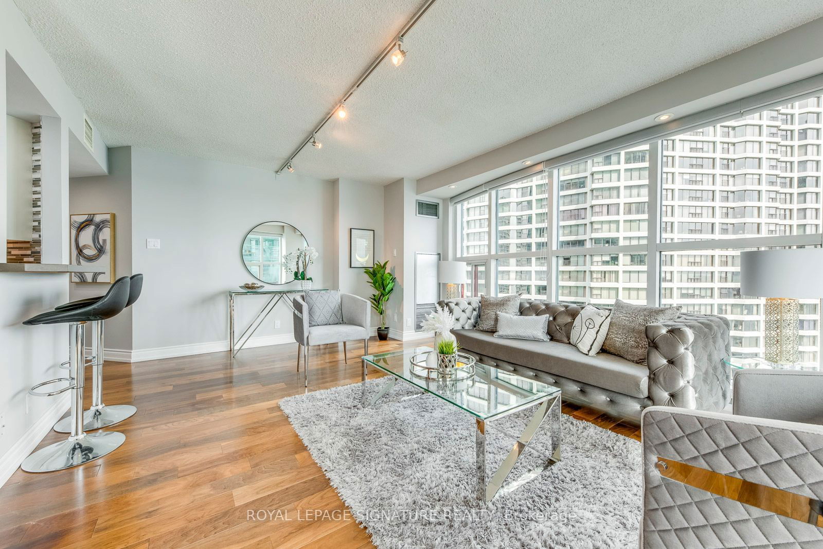 77 Harbour Sq, unit 2207 for sale