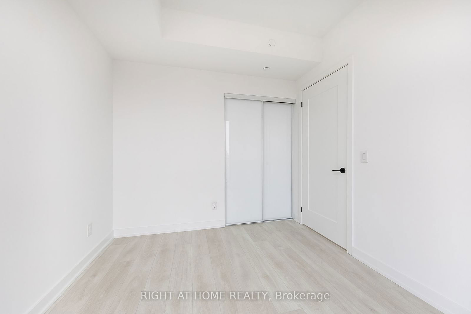 5 DEFRIES St, unit 2211 for rent