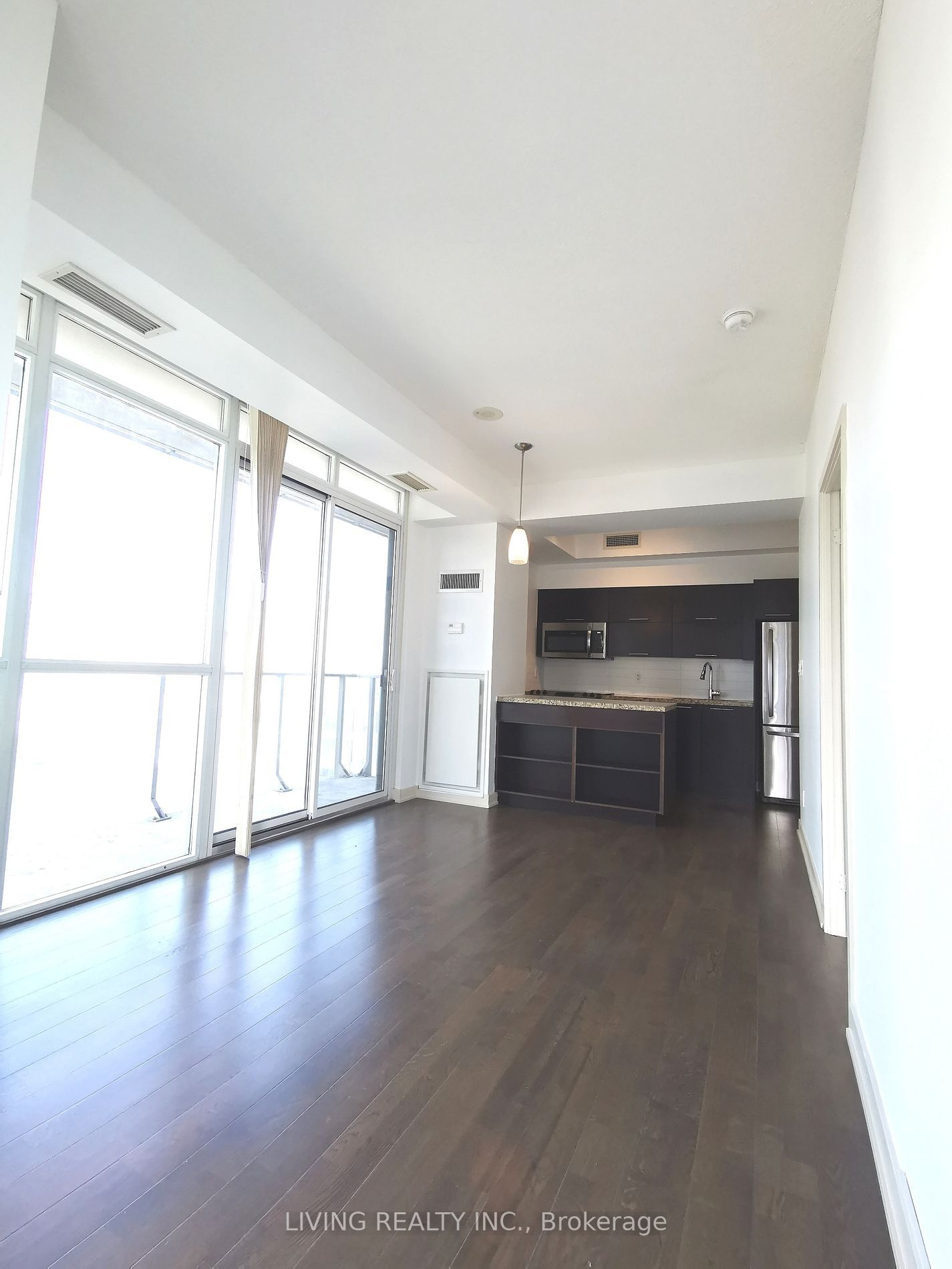 126 Simcoe St, unit 2004 for rent