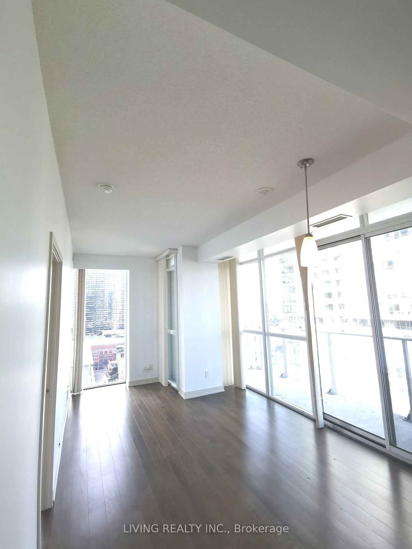 126 Simcoe St, unit 2004 for rent