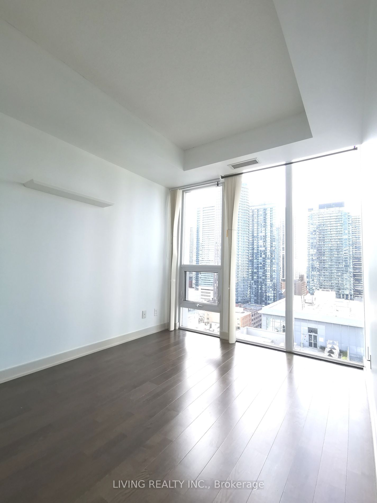 126 Simcoe St, unit 2004 for rent