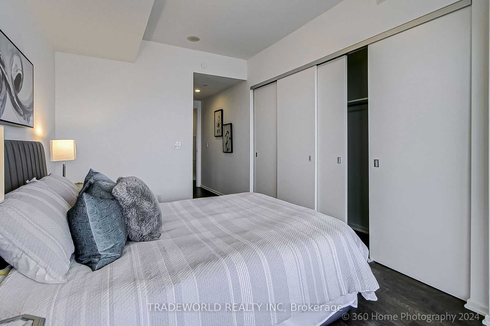 1 Bloor St E, unit 4909 for sale