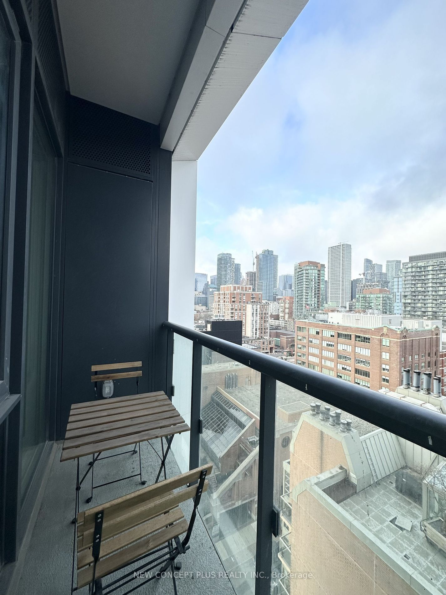 158 Front St E, unit 1304 for rent