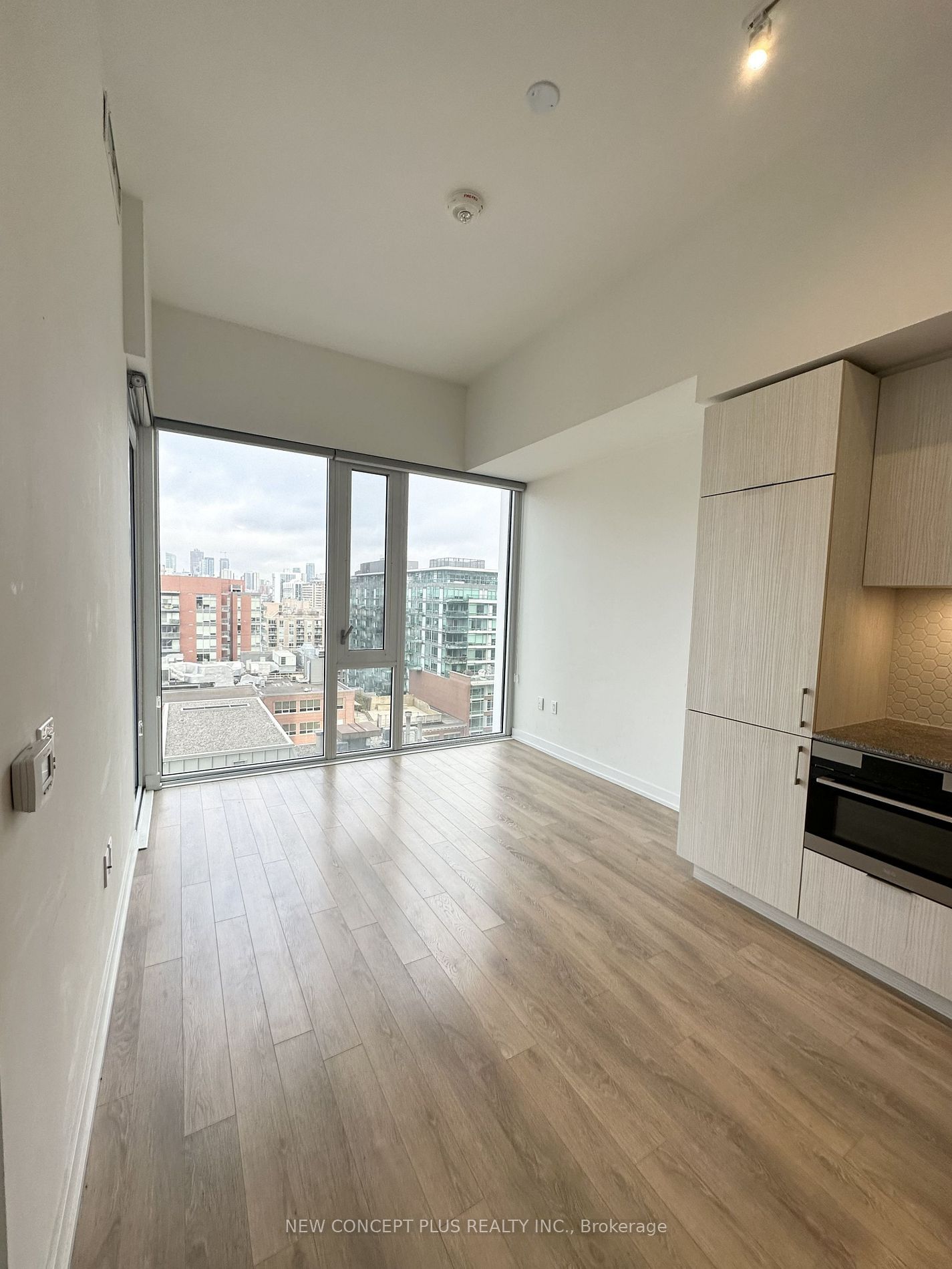 158 Front St E, unit 1304 for rent