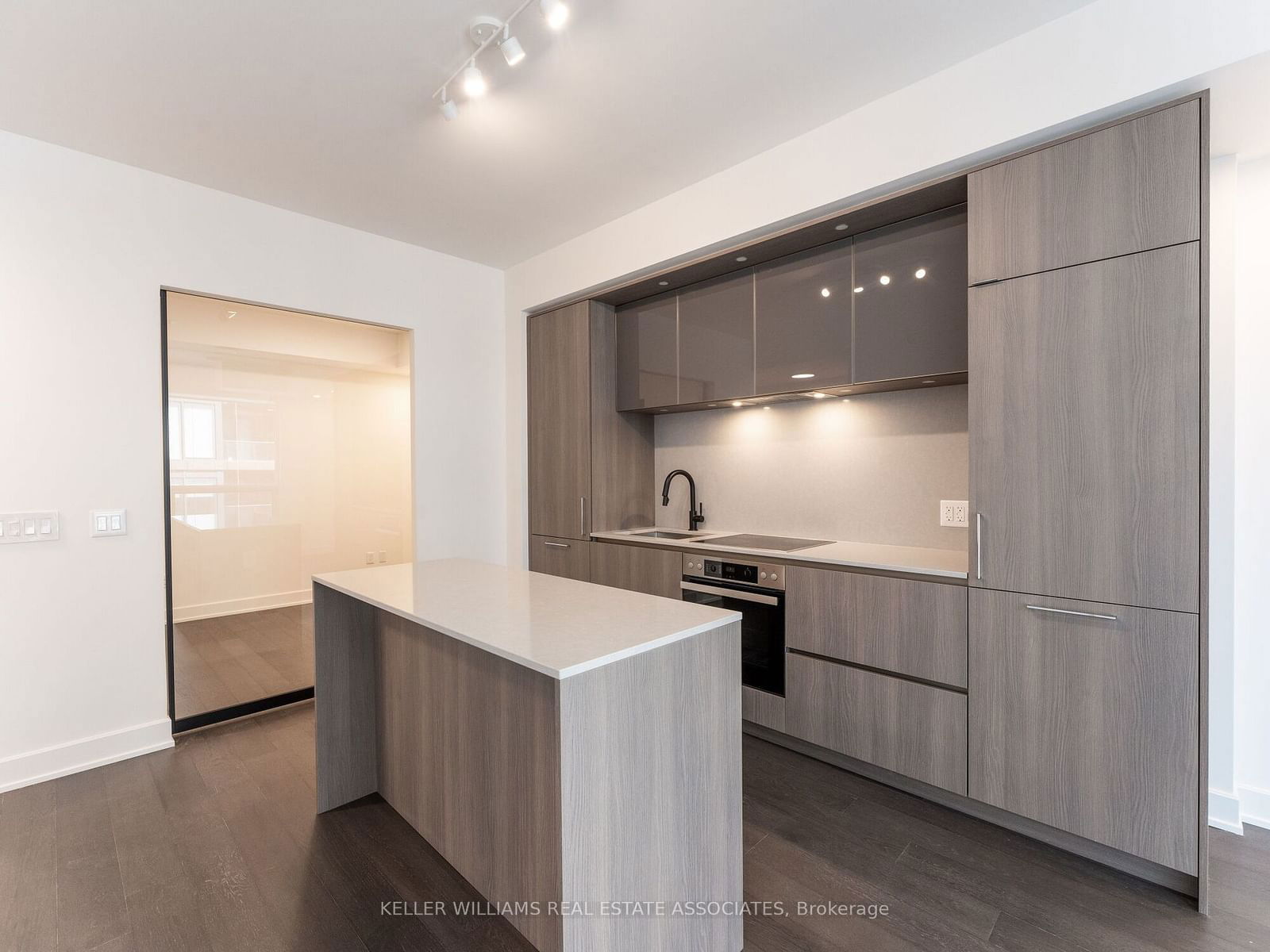 35 Mercer St, unit 2011 for rent