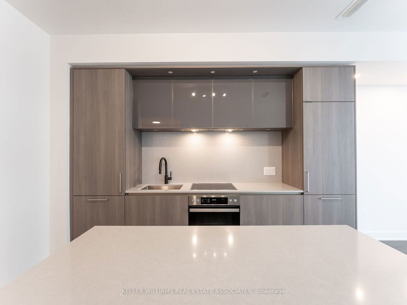 35 Mercer St, unit 2011 for rent