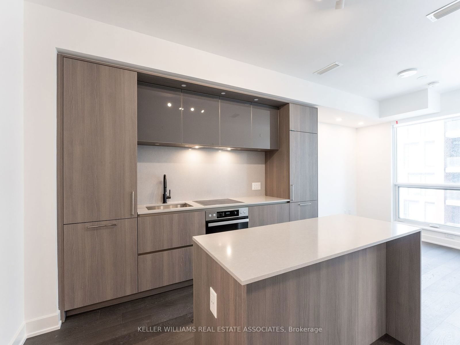 35 Mercer St, unit 2011 for rent