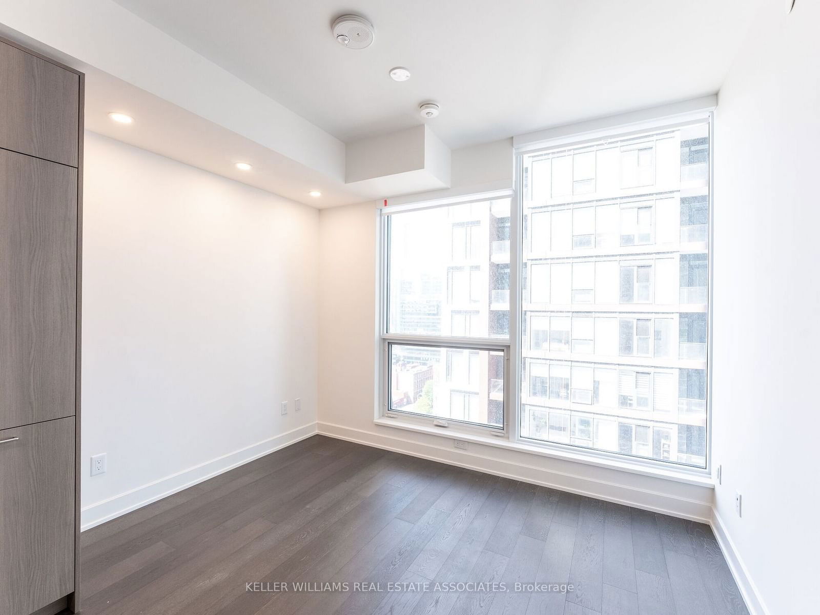 35 Mercer St, unit 2011 for rent