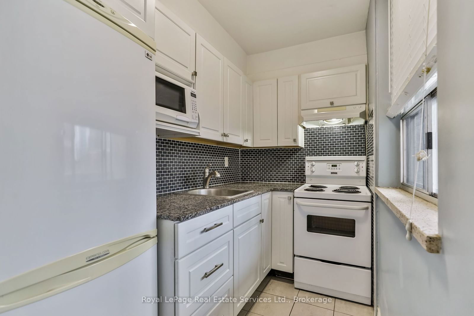 30 Gloucester St, unit 1807 for rent