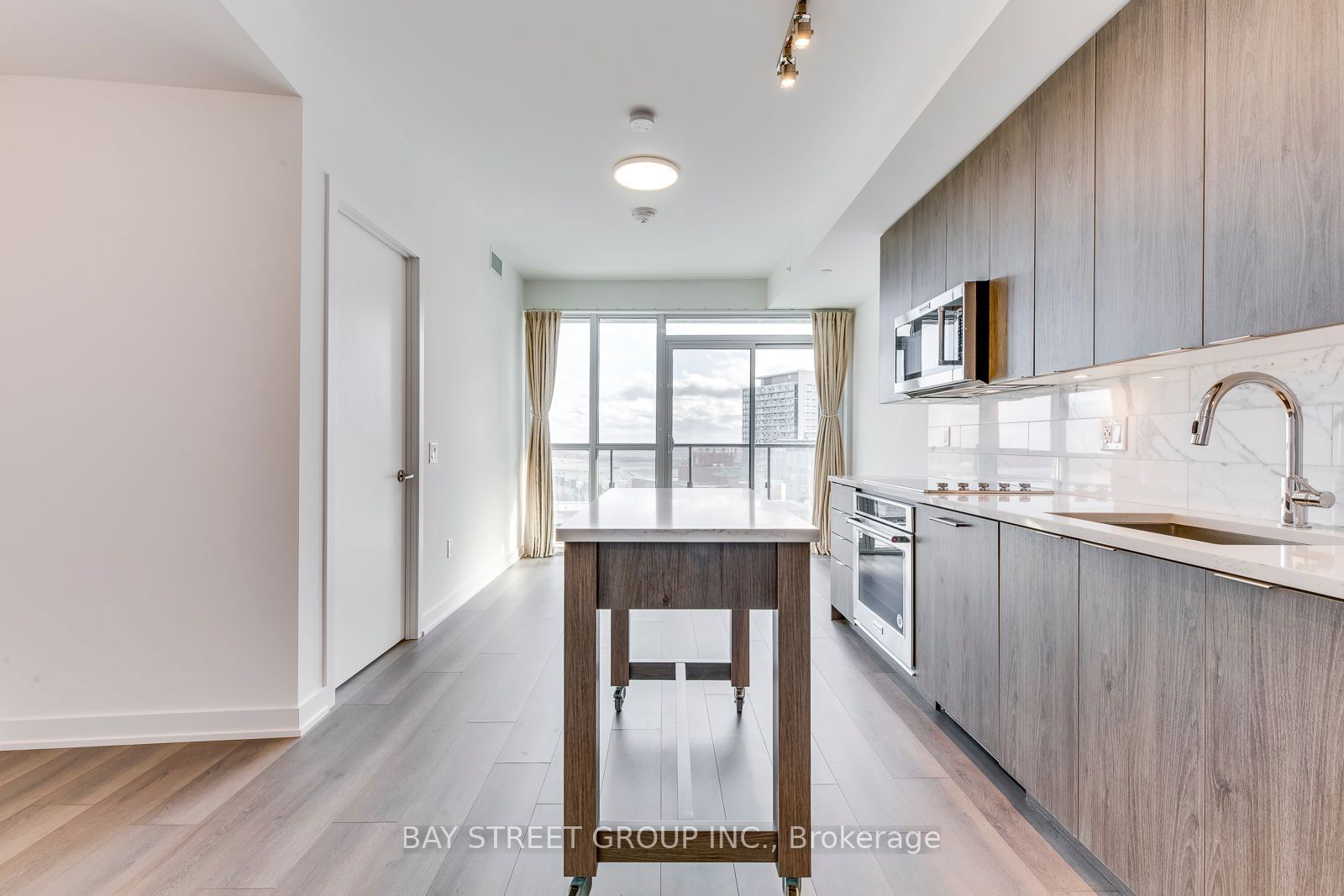 38 Iannuzzi St, unit 1811 for rent