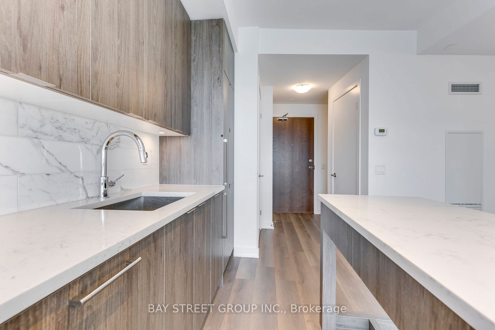 38 Iannuzzi St, unit 1811 for rent