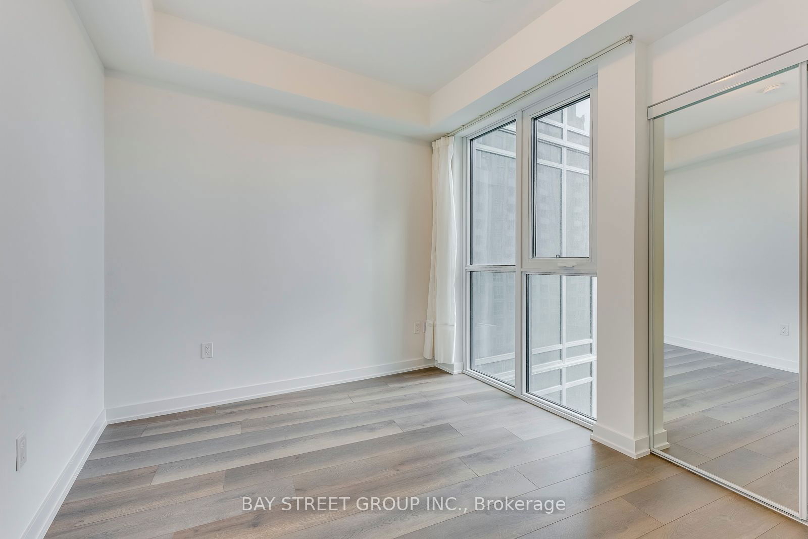 38 Iannuzzi St, unit 1811 for rent