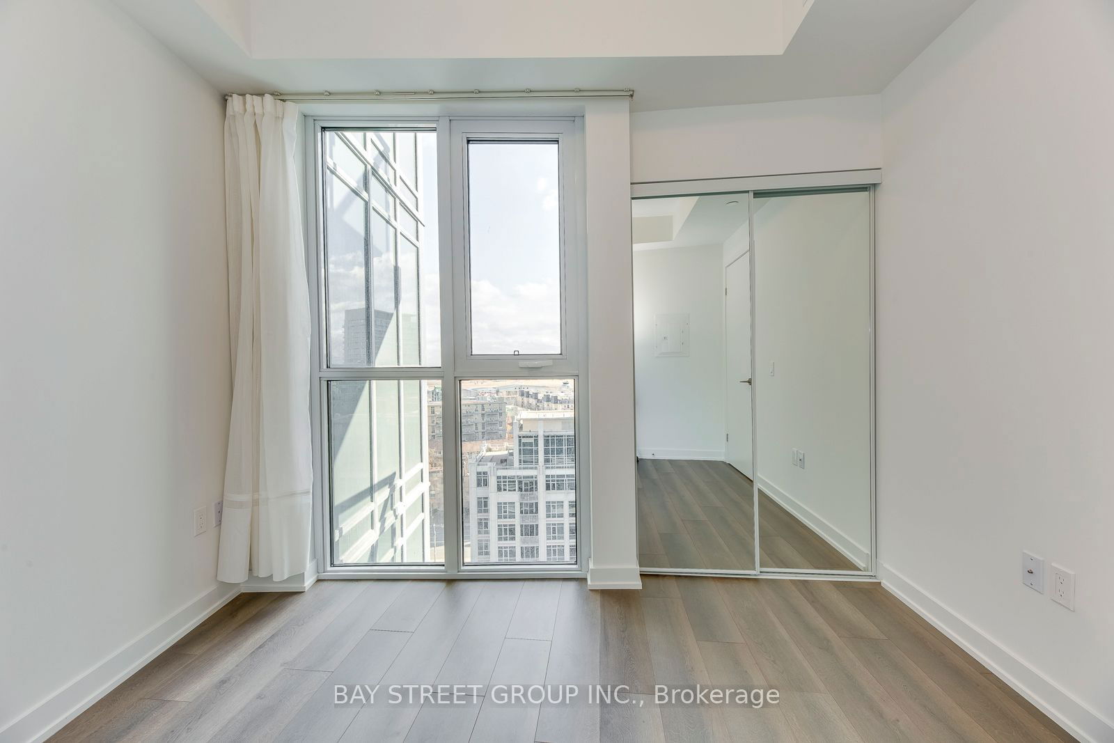 38 Iannuzzi St, unit 1811 for rent