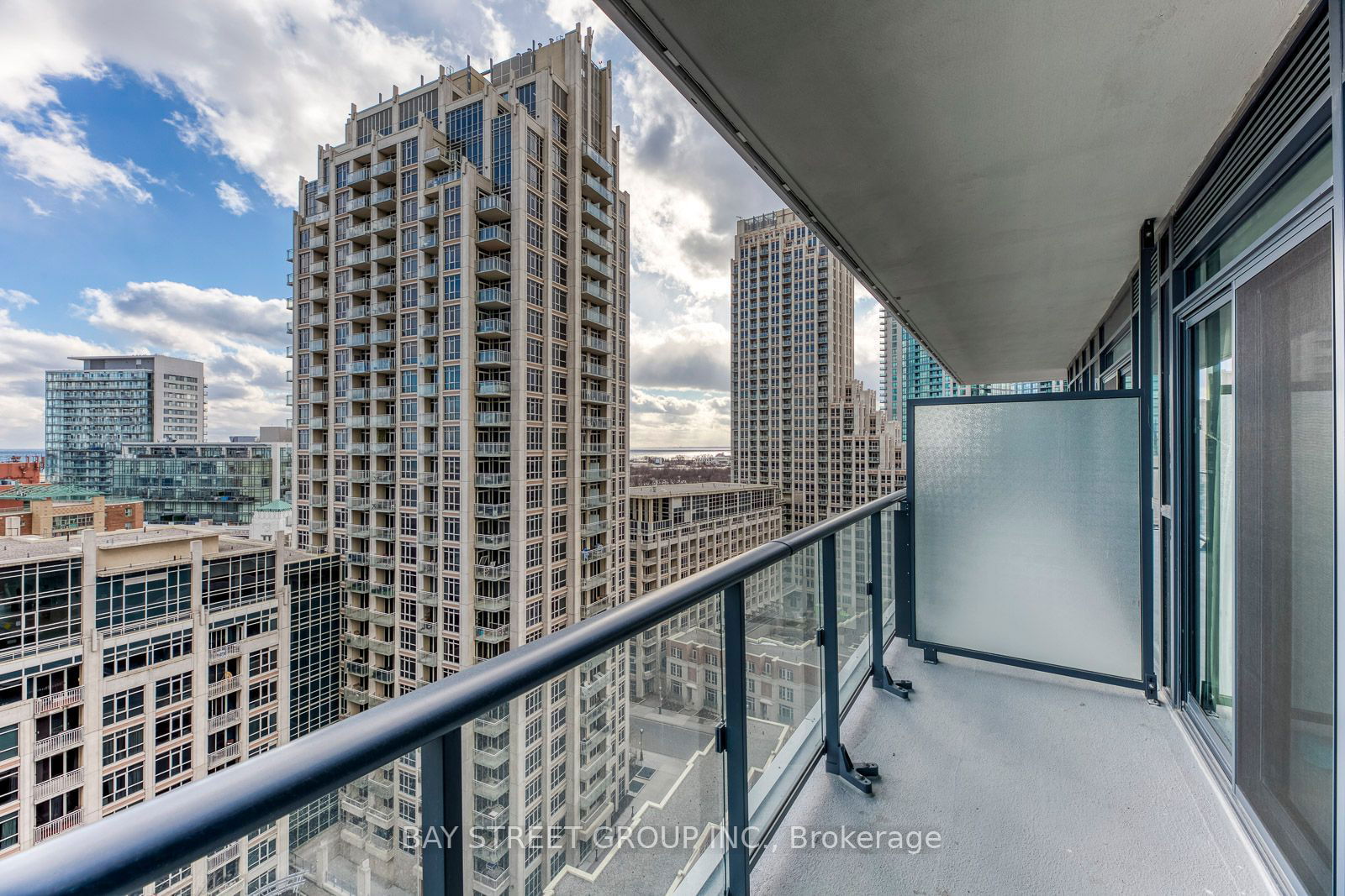 38 Iannuzzi St, unit 1811 for rent