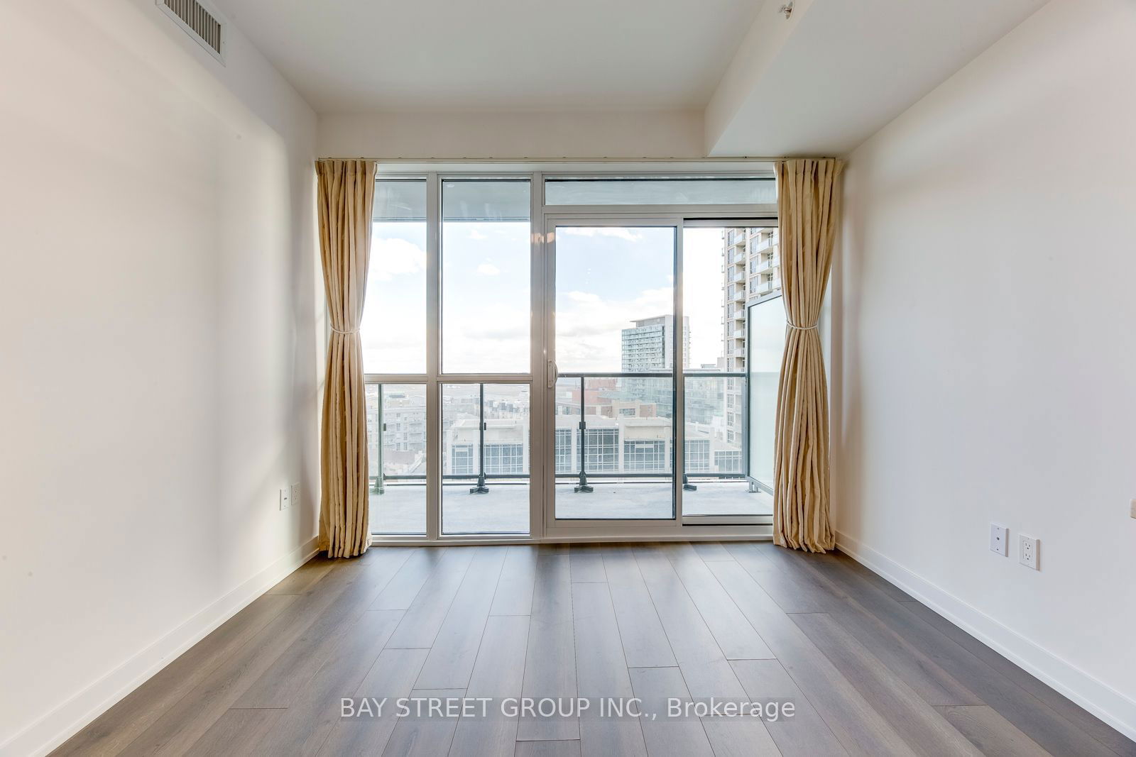 38 Iannuzzi St, unit 1811 for rent