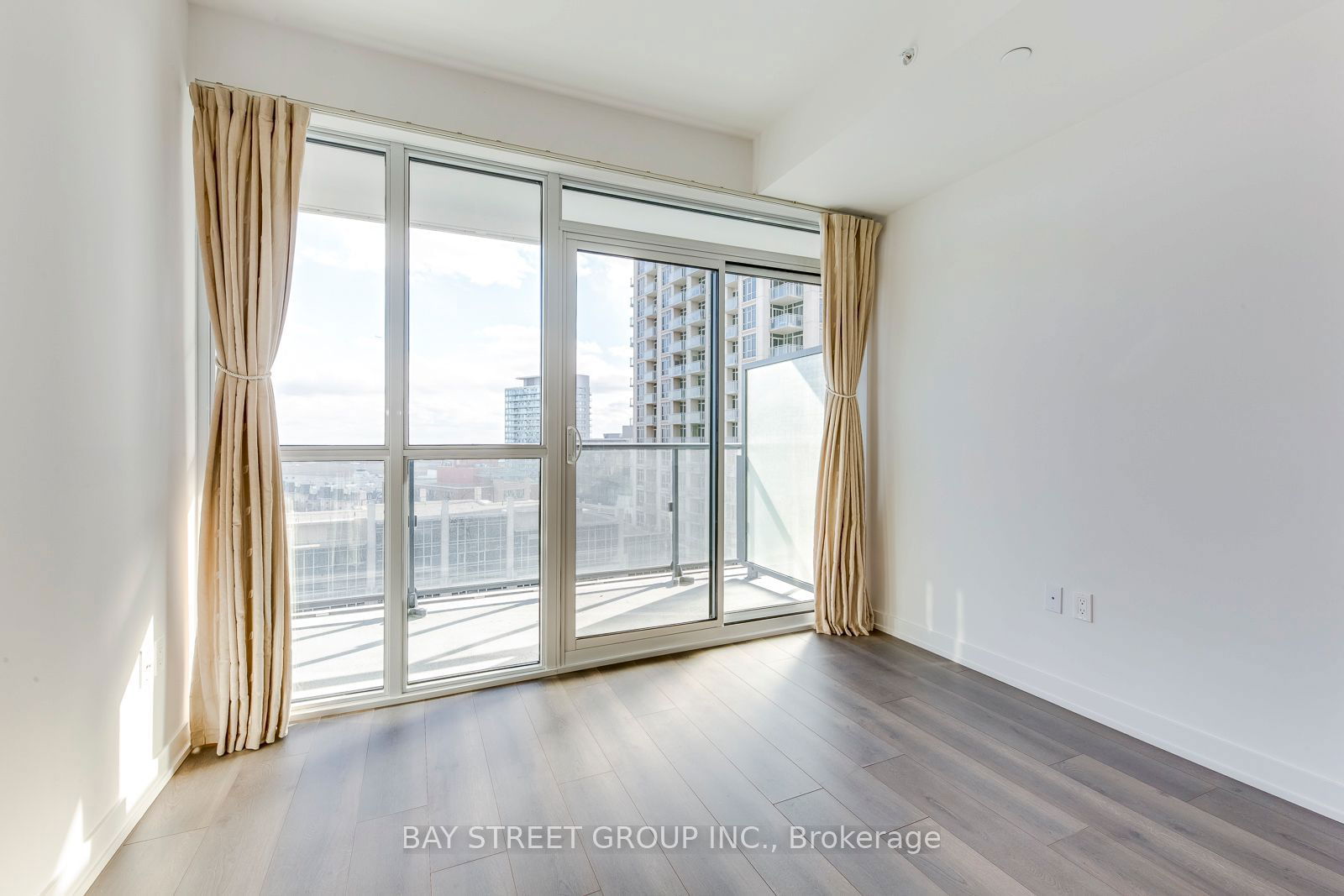 38 Iannuzzi St, unit 1811 for rent