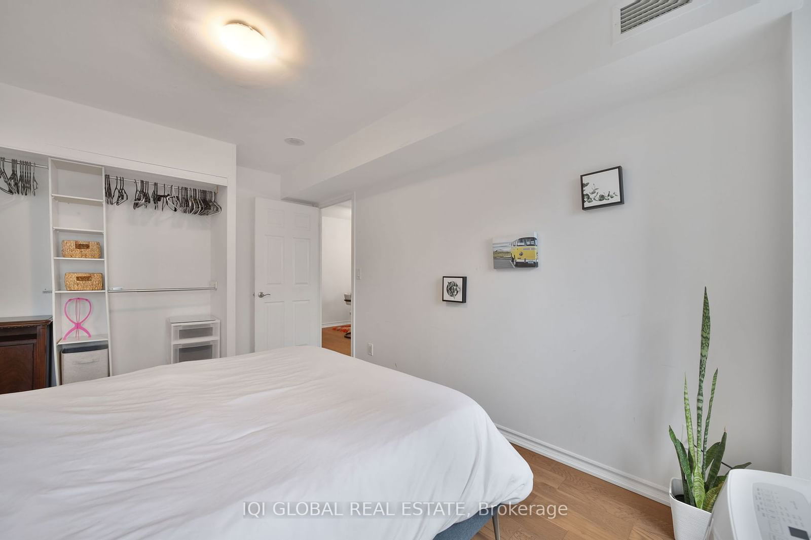 250 Wellington St W, unit 1133 for rent