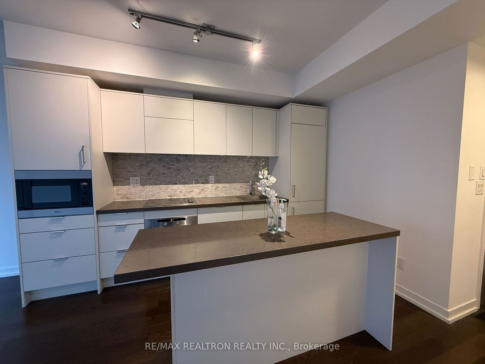 21 Widmer St, unit 1008 for rent