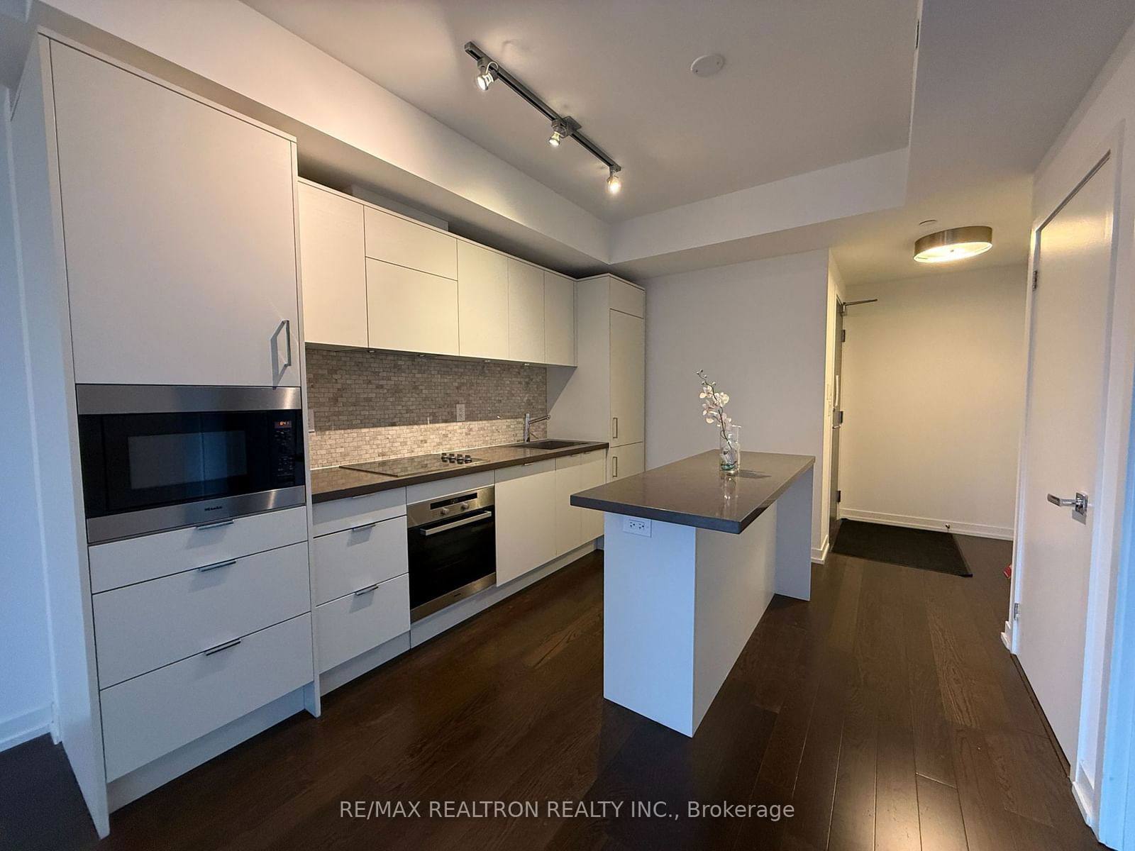 21 Widmer St, unit 1008 for rent